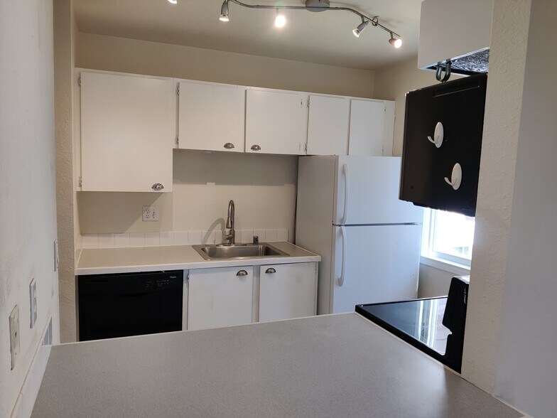 Building Photo - 12429 NE 130th Ct