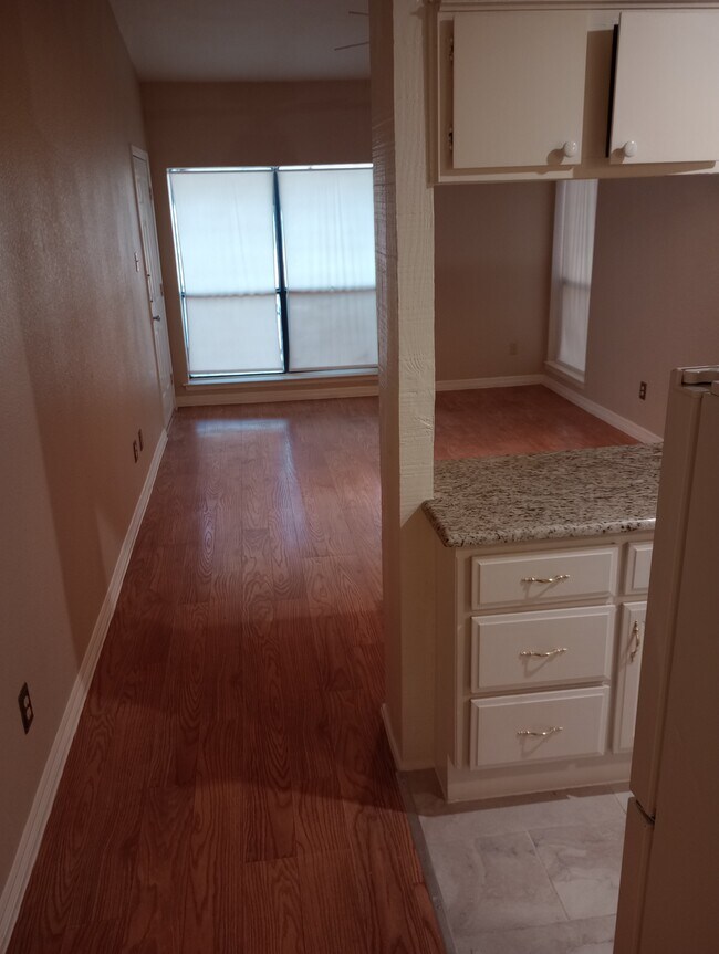 Building Photo - 7152 Fair Oaks Ave