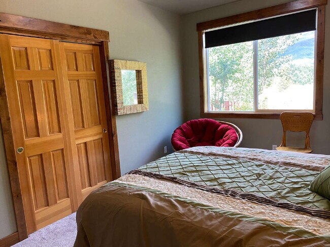 Building Photo - "Spacious 4-Bedroom Retreat with 3 Full Ba...