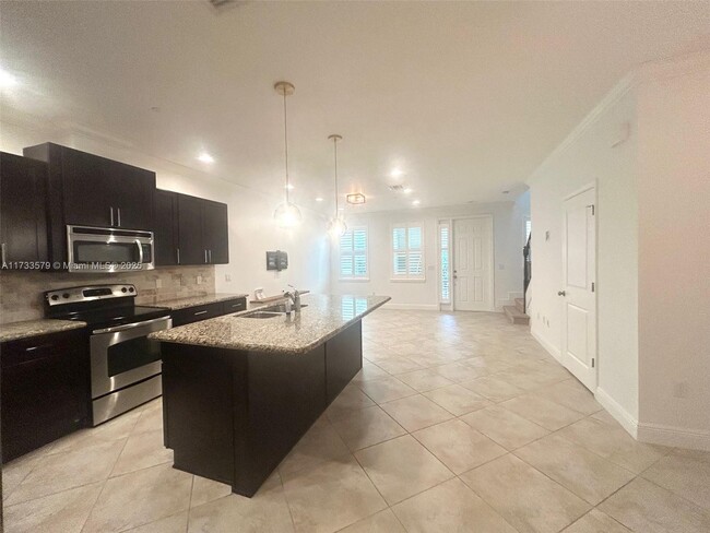 Building Photo - 8280 Cascada Isles Dr
