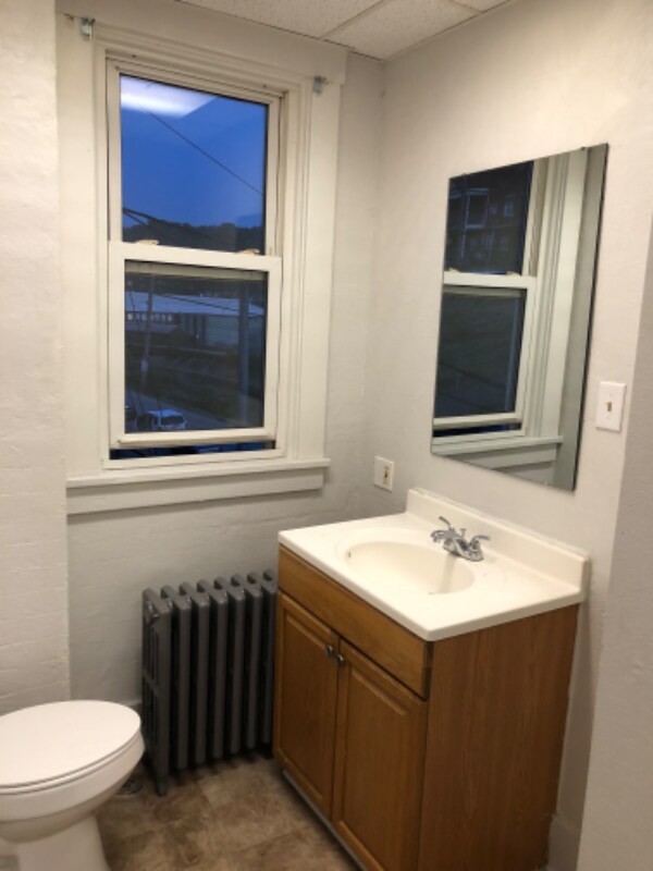 Building Photo - 700 Airbrake Ave