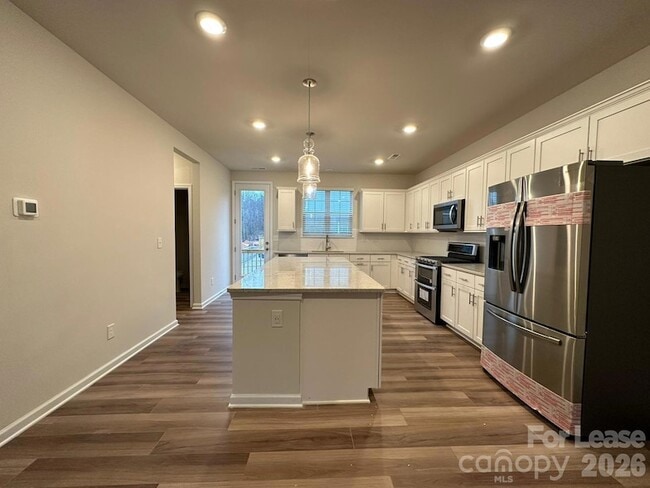 Building Photo - 10008 Hemingway Pl
