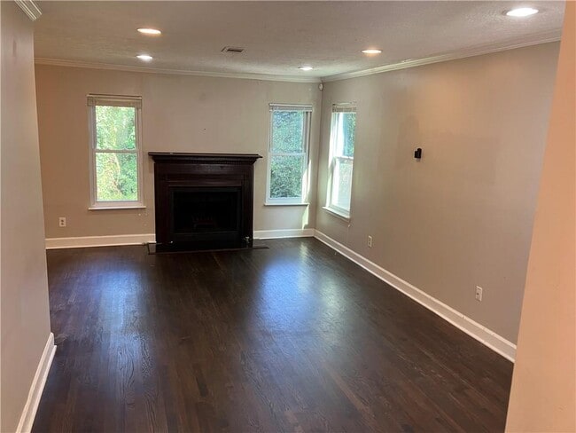 Building Photo - 1215 Oak Forest Ct SW