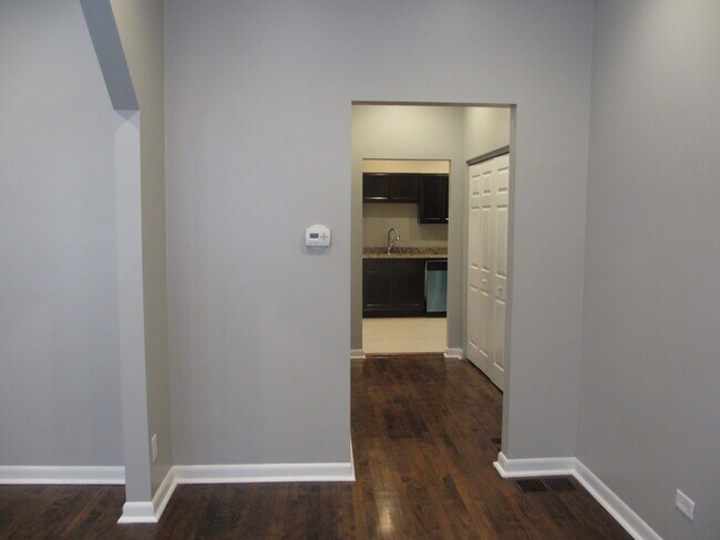 Building Photo - 2248 N Southport Ave