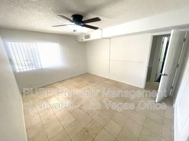 Building Photo - 1405 E Vegas Valley Dr