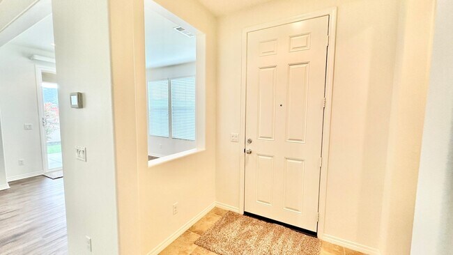 Building Photo - Beautiful, Stand Alone Condo in Resort-lik...