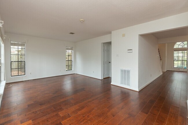 Building Photo - 3223 Golden Willow Dr