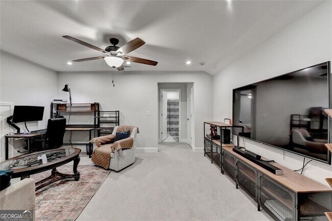 Building Photo - 811 Pineberry Ct