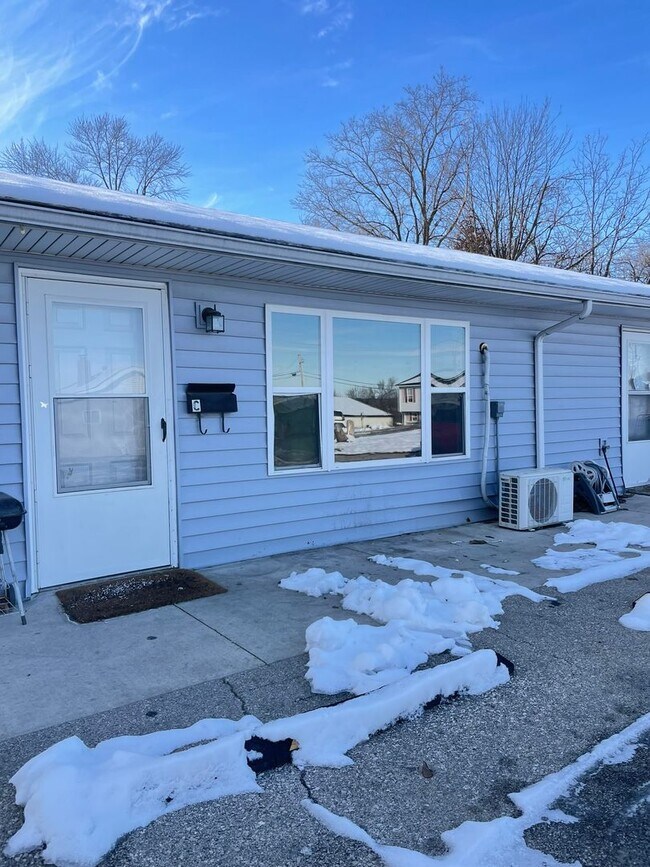 Building Photo - 1 Bed 1 Bath Apartment For Rent in TROY, MO