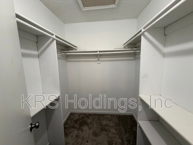 Building Photo - 896 Jamestown Landing Rd