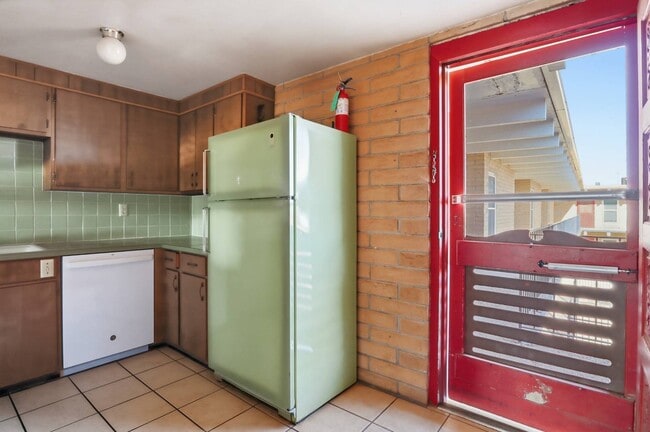 Building Photo - 500 NE 15th St