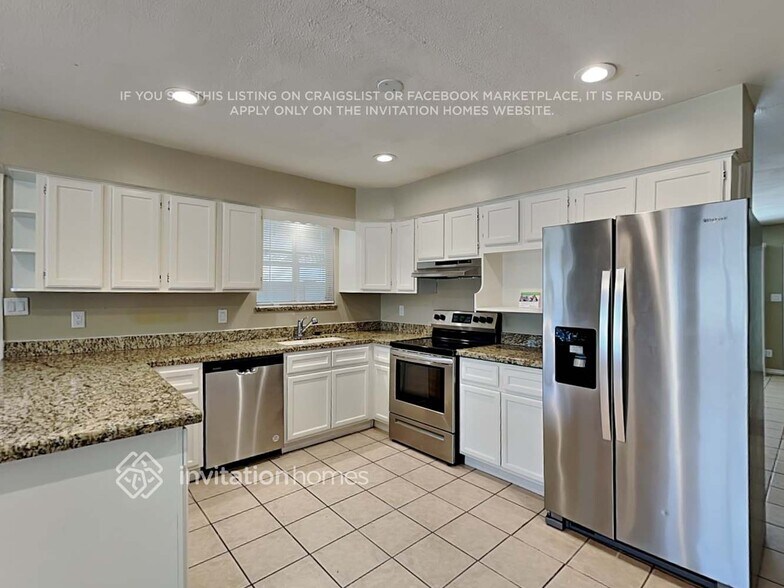 Building Photo - 4122 W Echo Ln