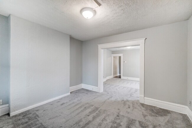 Building Photo - 64 E Innis Ave