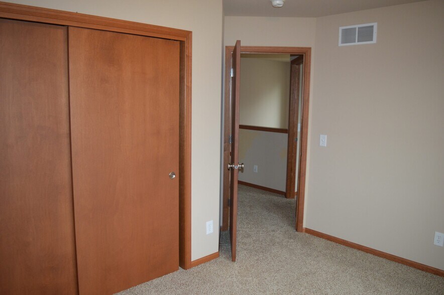 Building Photo - 708 Sundance Dr