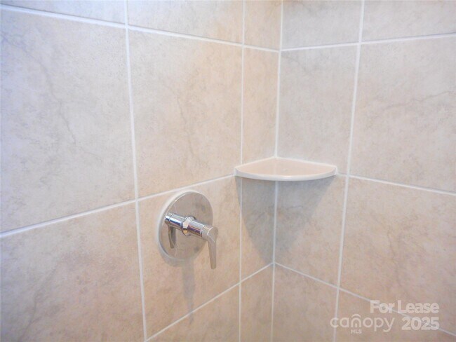 Building Photo - 421 Serenity Cir