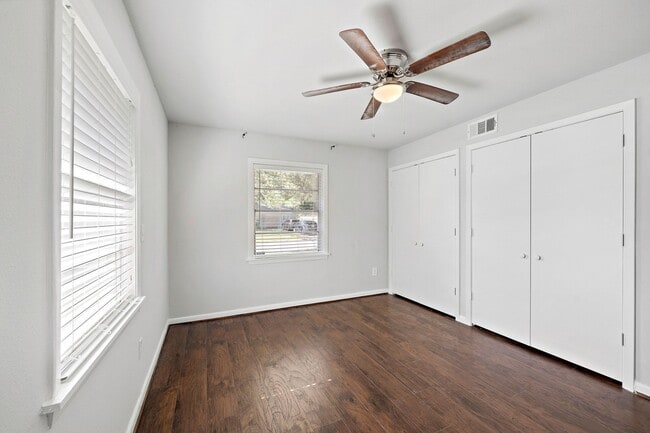 Building Photo - 5106 De Lange Ln