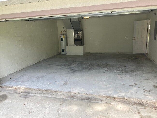 Building Photo - 3/2 Home Silver Springs Shores