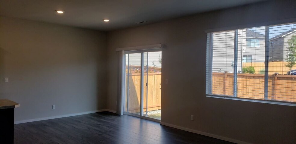 Building Photo - 10708 Tahoma Ct E