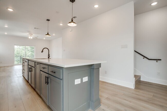 Building Photo - 2811 Forest Park Blvd