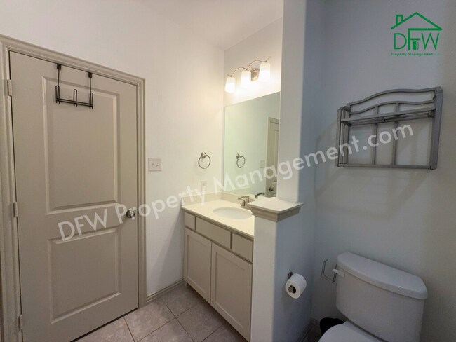 Building Photo - 3 Bed/2.5 Bath Home for Lease in Arlington – 2 Living Areas, Pool, Courts & Trails Nearby!