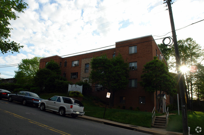 Building Photo - Fort Strong Apartments