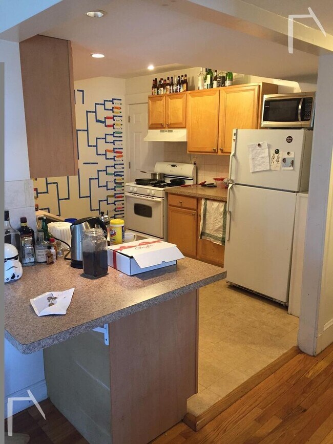 Building Photo - 214 Summer St