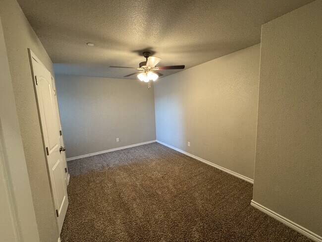 Building Photo - 7611 Stonehollow