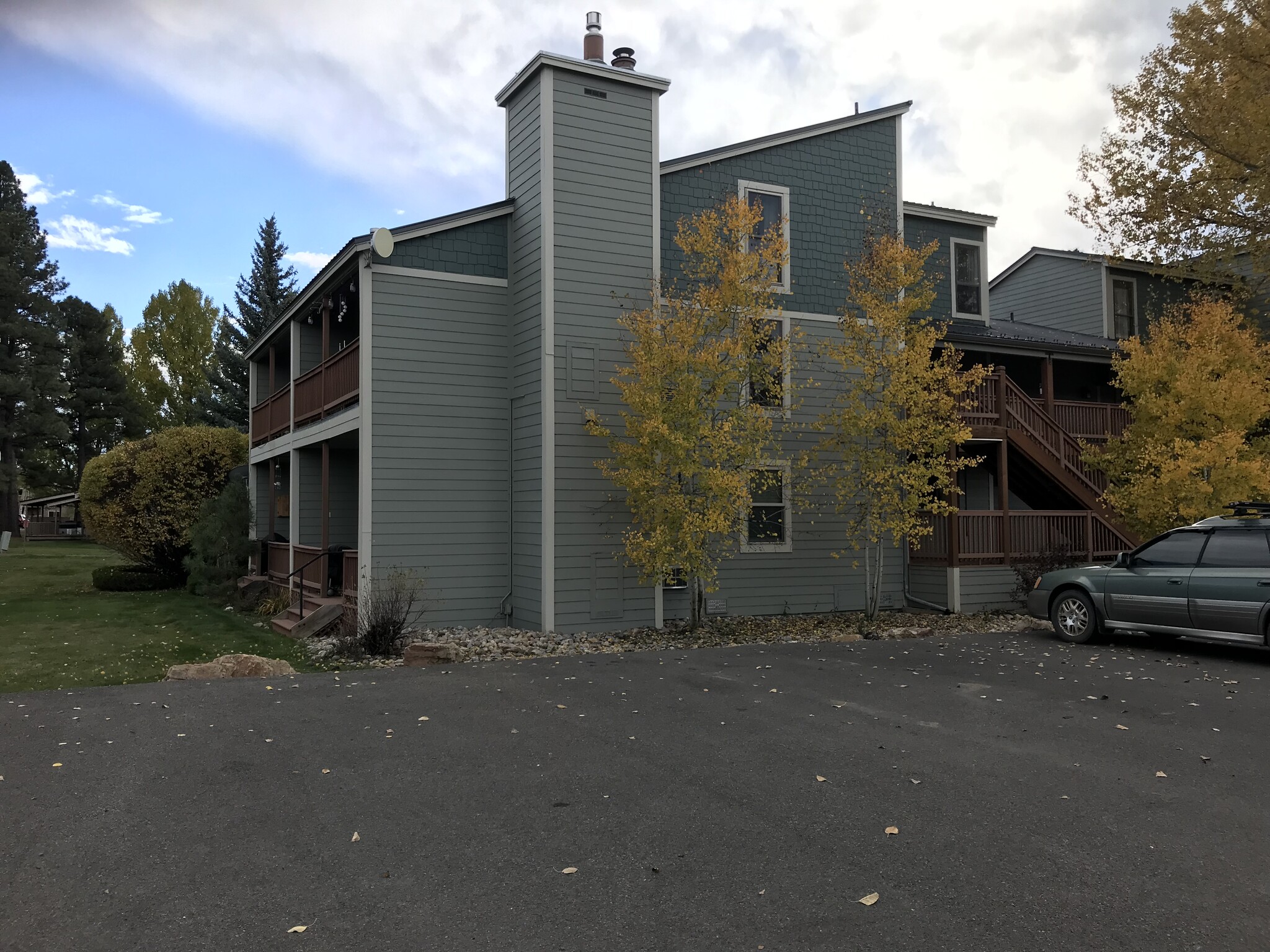 Building Photo - 102 Valley View Dr