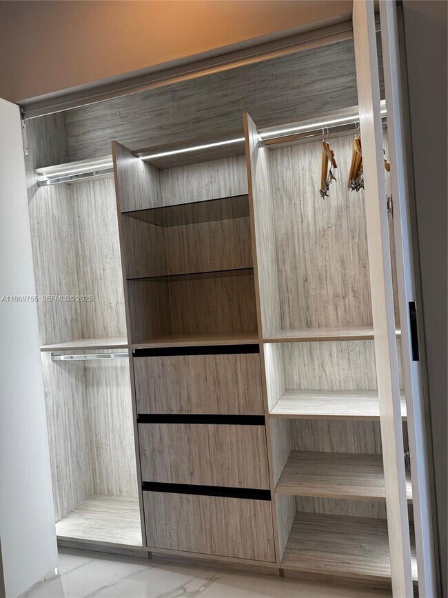 Building Photo - 700 NE 24th St