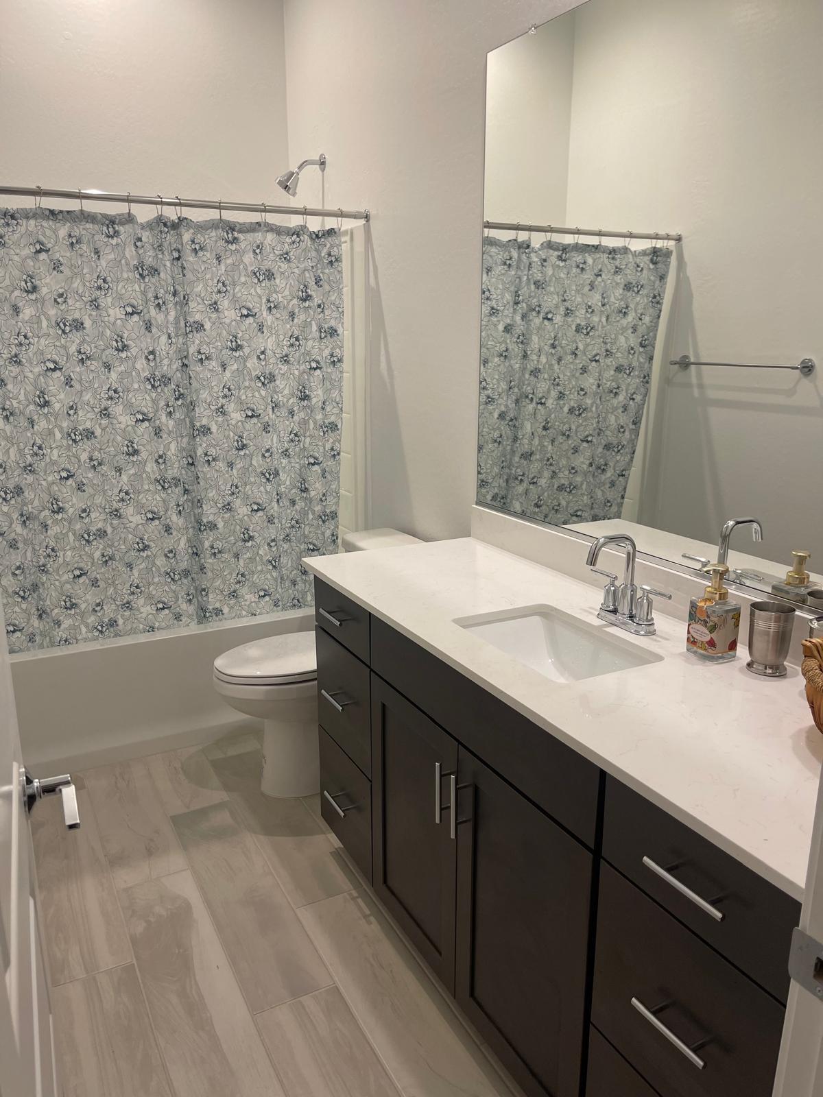 Building Photo - 9329 W Sells Dr