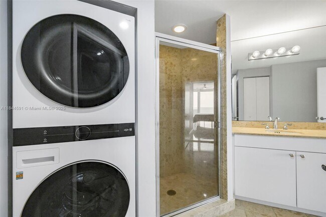 Building Photo - 4775 Collins Ave