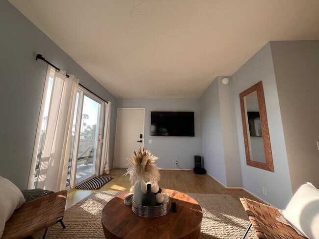 Building Photo - 3075 E Harbor Blvd