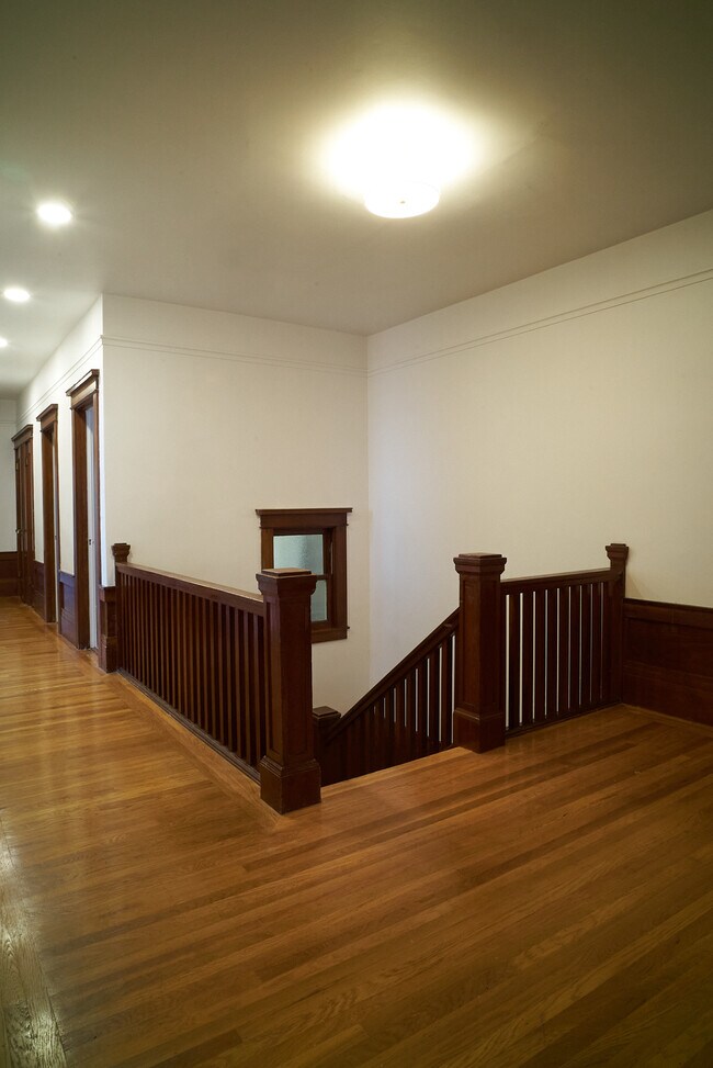 Landing - 3918 24th St