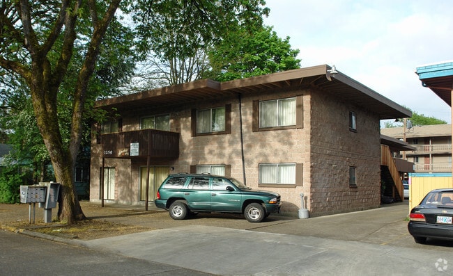 Primary Photo - 1250 Ferry St