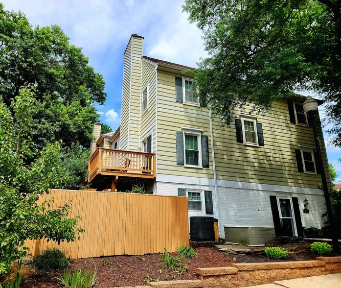 Building Photo - 1496 Lowell Ct