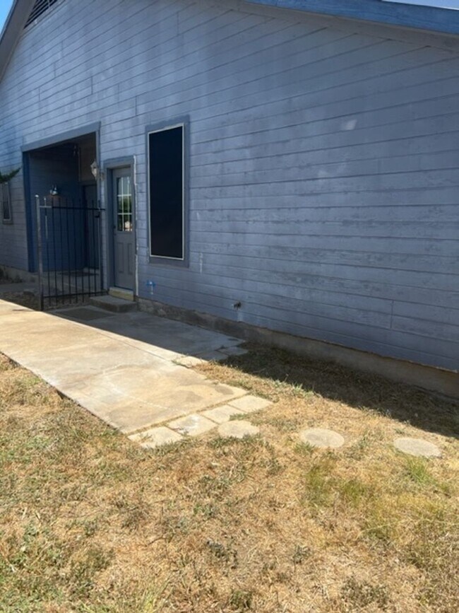 Building Photo - 669