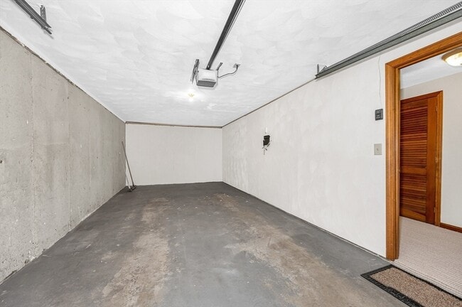 Building Photo - 280 Apache Way