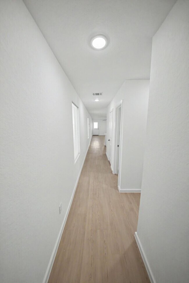 Building Photo - Gorgeous Open-Concept Home Near Randolph AFB - Realtor Commission: $500