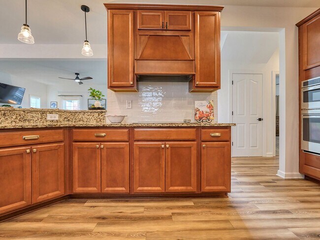 Building Photo - Spacious 3BR / 3.5BA Single family home • 2,500 Sq Ft • Baywood
