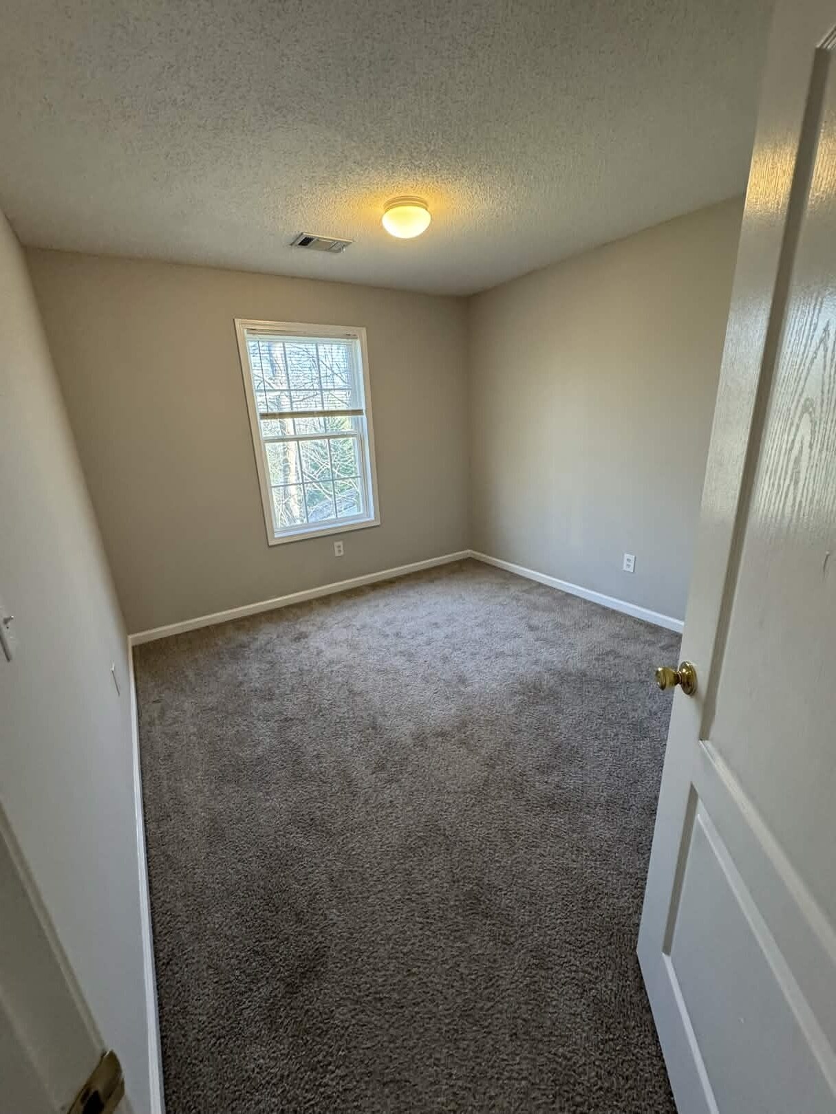 Building Photo - 40 Hanna Dr