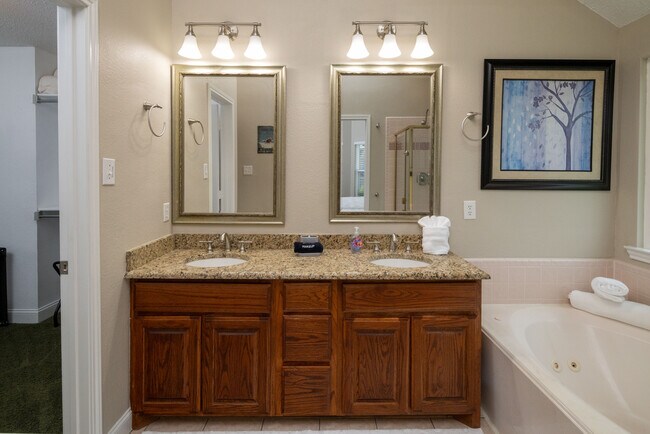 Building Photo - 3410 Los Alamos Ln