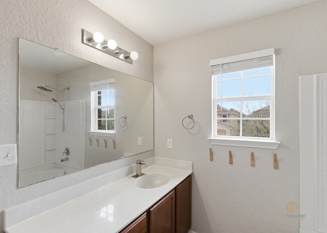 Building Photo - Silver Oaks Beauty | 3 Bed | 2.5 Bath | 1,812 Sq Ft | Corner Lot in 78254