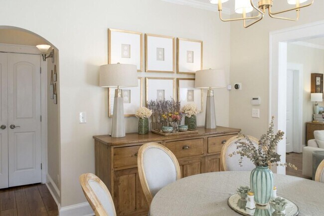 Building Photo - 801 Durant Pl NE