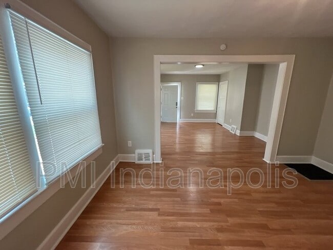Building Photo - 310 N Riley Ave