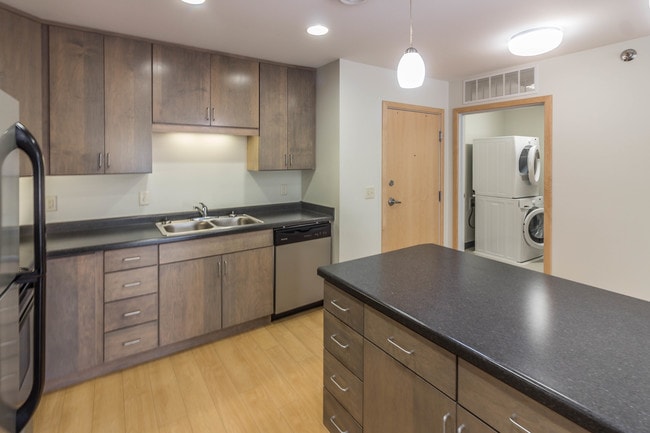 Kitchen - The Aurora on Griggs Square