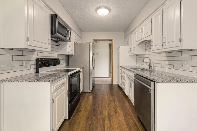 Building Photo - 10636 W 115th St