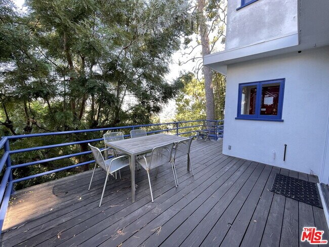 Building Photo - 6216 Temple Hill Dr
