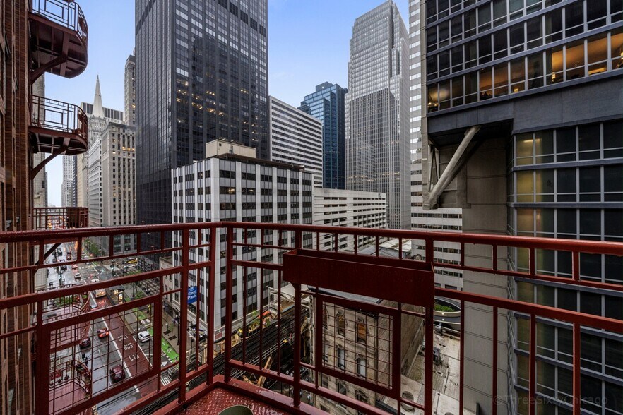 Building Photo - 208 W Washington St