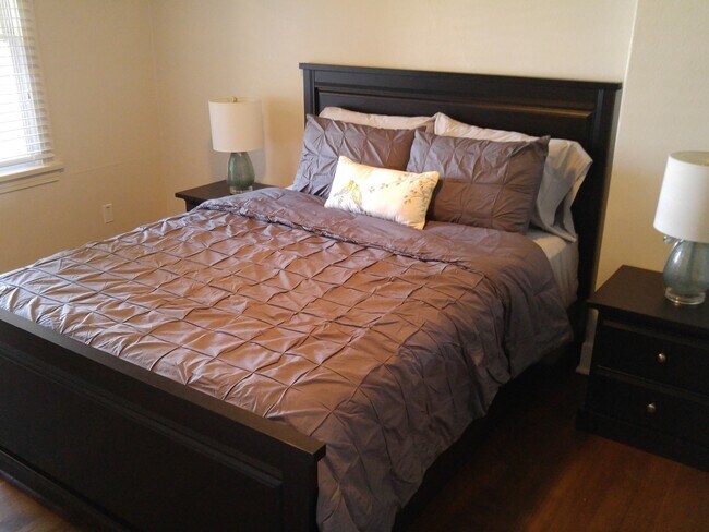 Building Photo - 170-704-708 Broadway Duplex, Bend