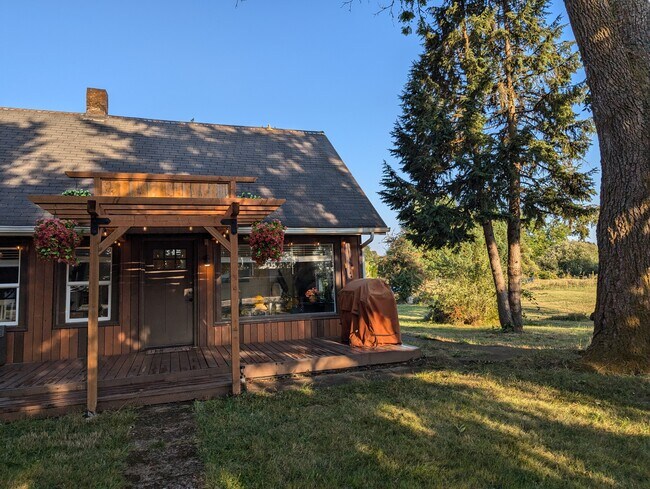 Building Photo - Farm House